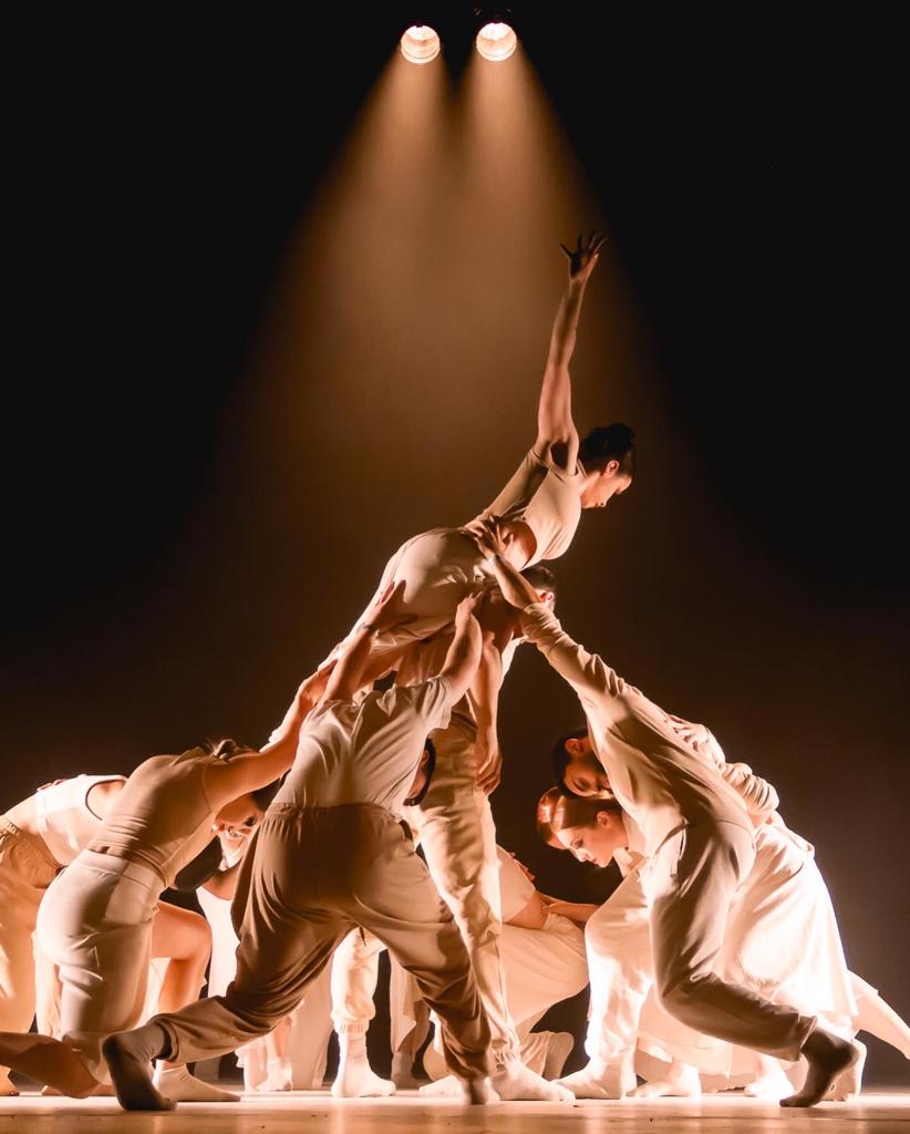 UNO - Cia Avant Scène